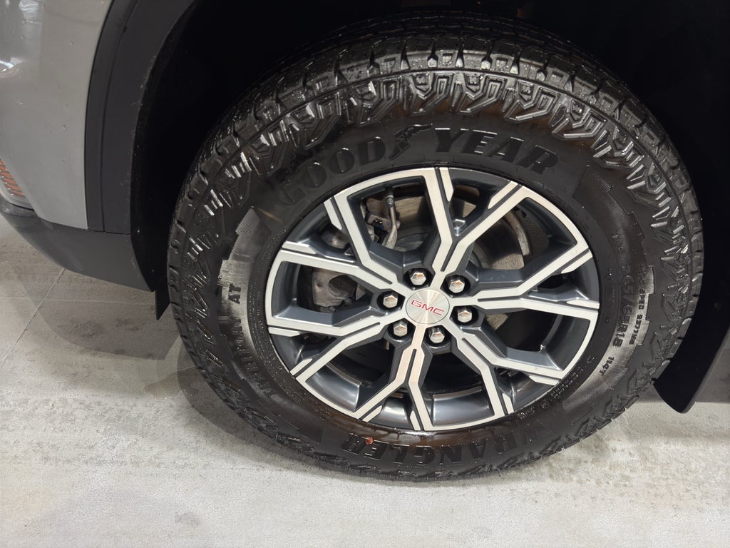 2025 GMC Acadia AT4