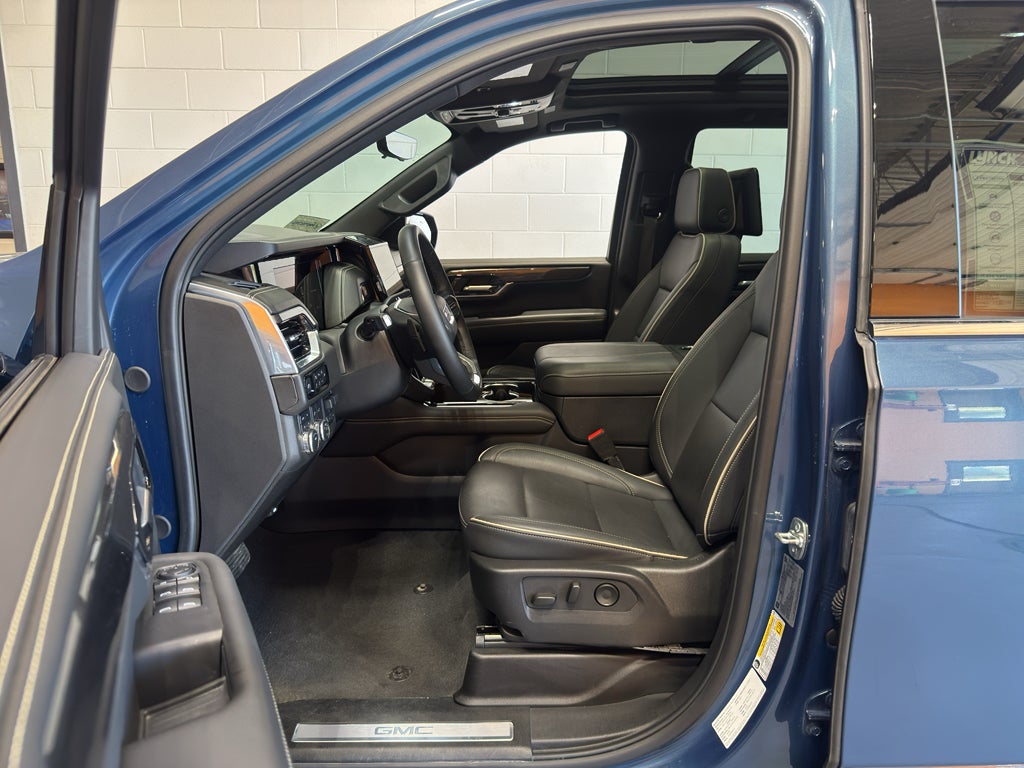 2025 GMC Yukon Elevation