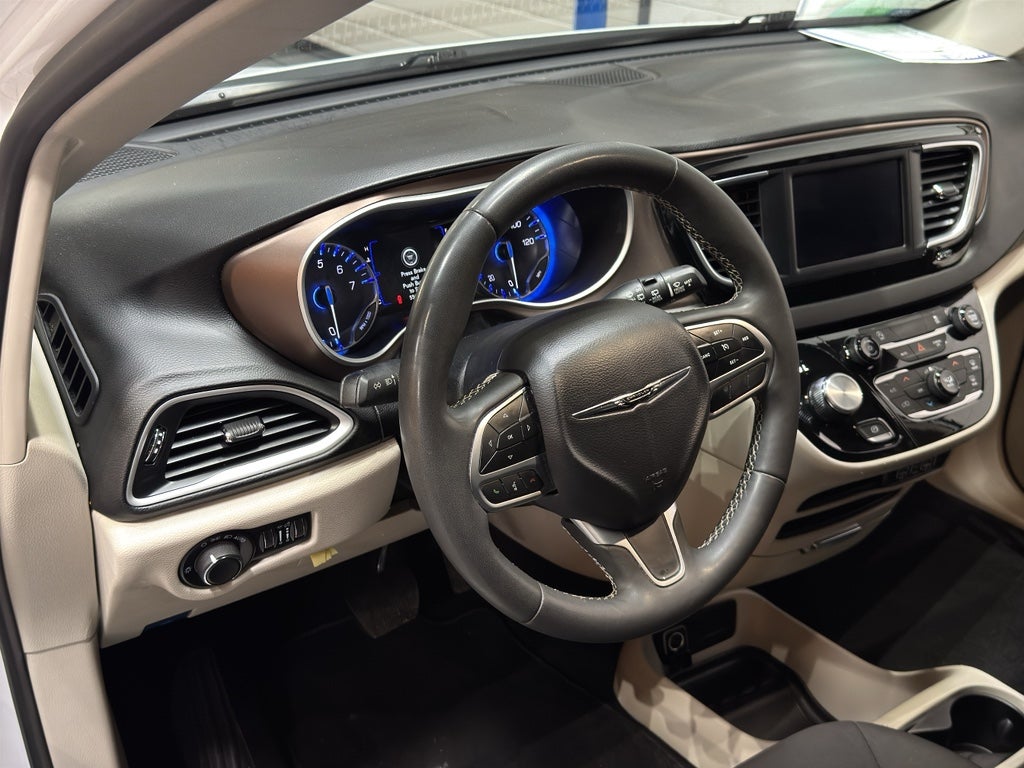 2024 Chrysler Voyager LX