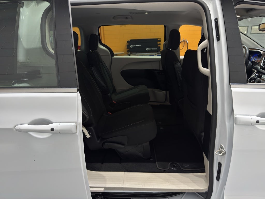 2024 Chrysler Voyager LX