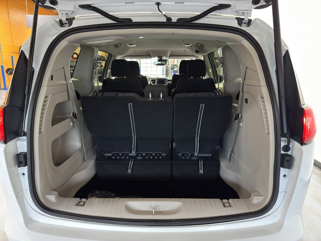 2024 Chrysler Voyager LX