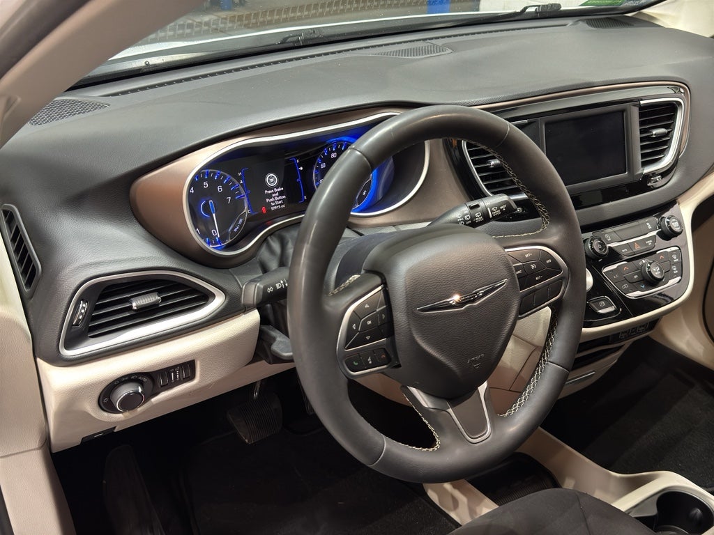 2024 Chrysler Voyager LX