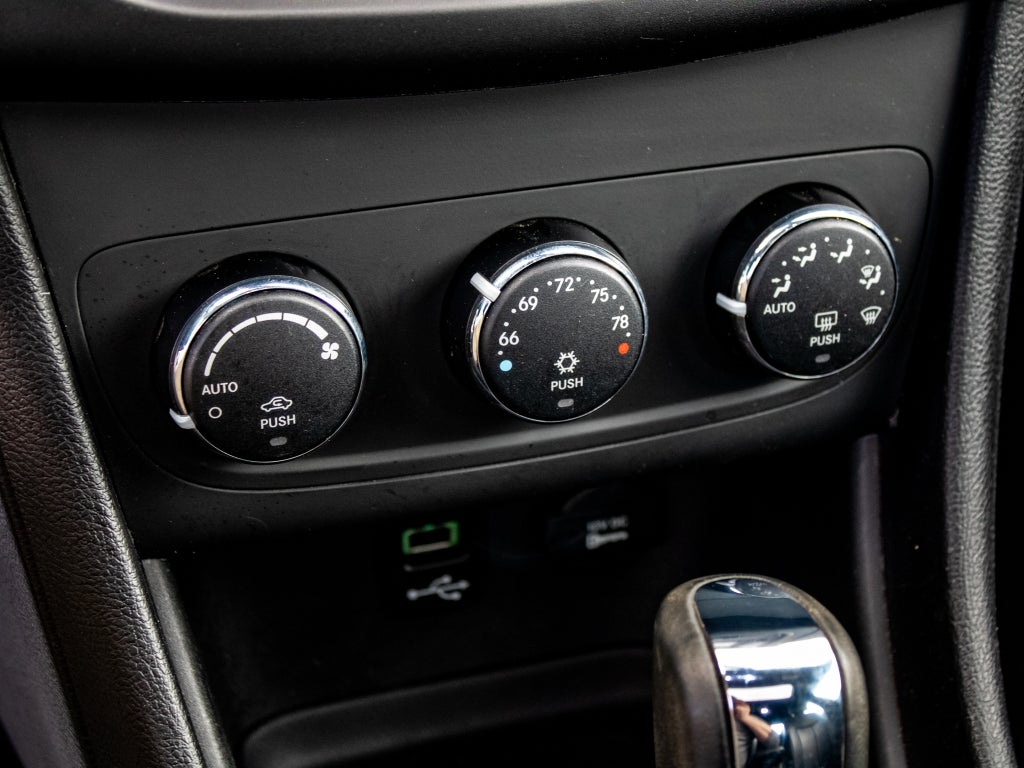 2011 Dodge Avenger Lux