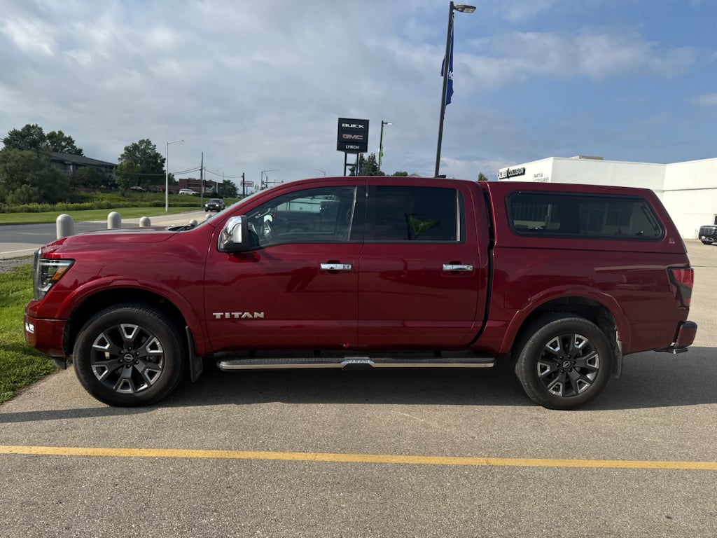2023 Nissan TITAN Crew Cab Platinum Reserve 4x4
