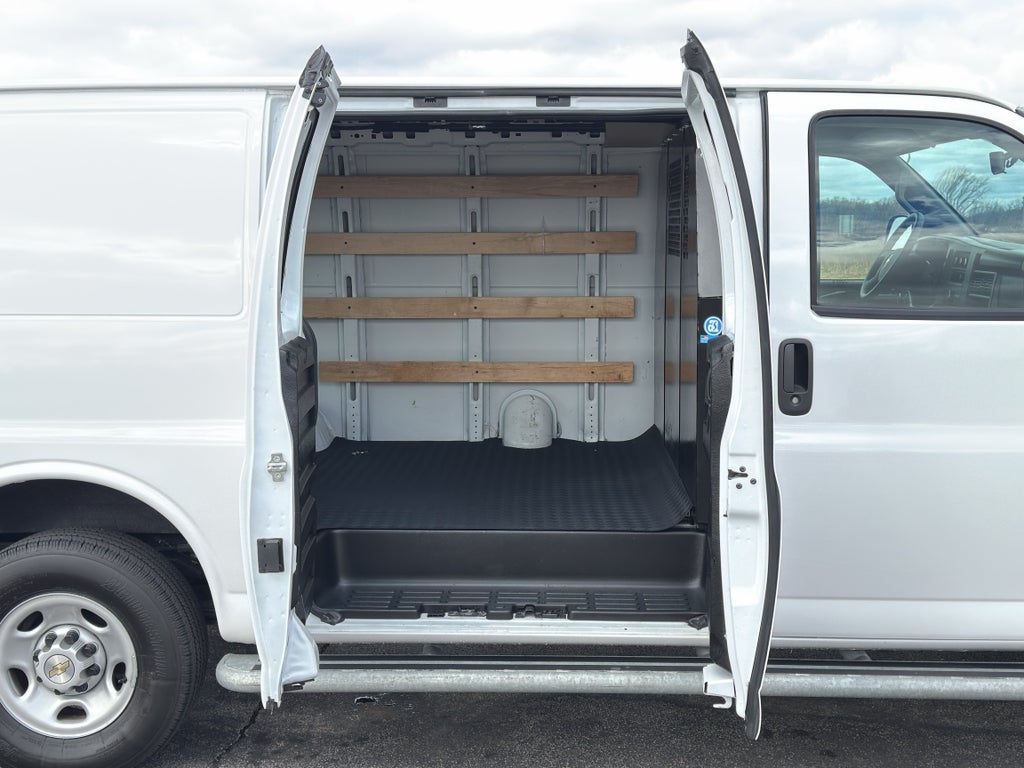 2024 Chevrolet Express Cargo 2500 WT