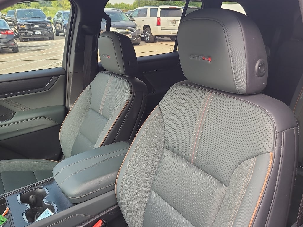 2025 GMC Acadia AT4