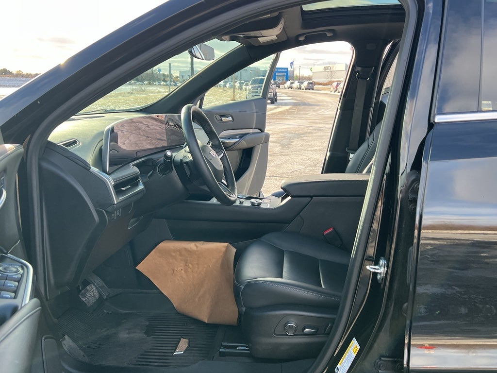 2024 Cadillac XT4 Premium Luxury