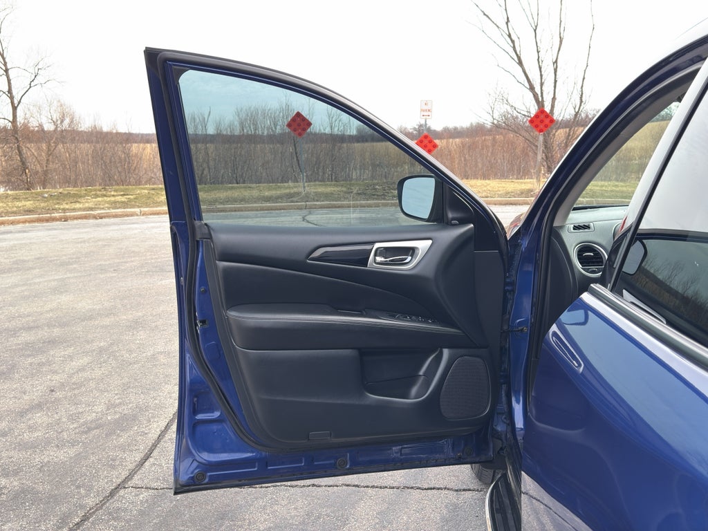 2019 Nissan Pathfinder SV