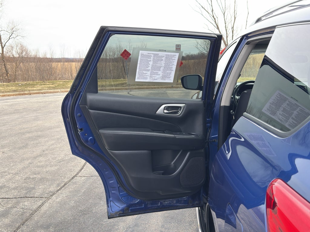 2019 Nissan Pathfinder SV