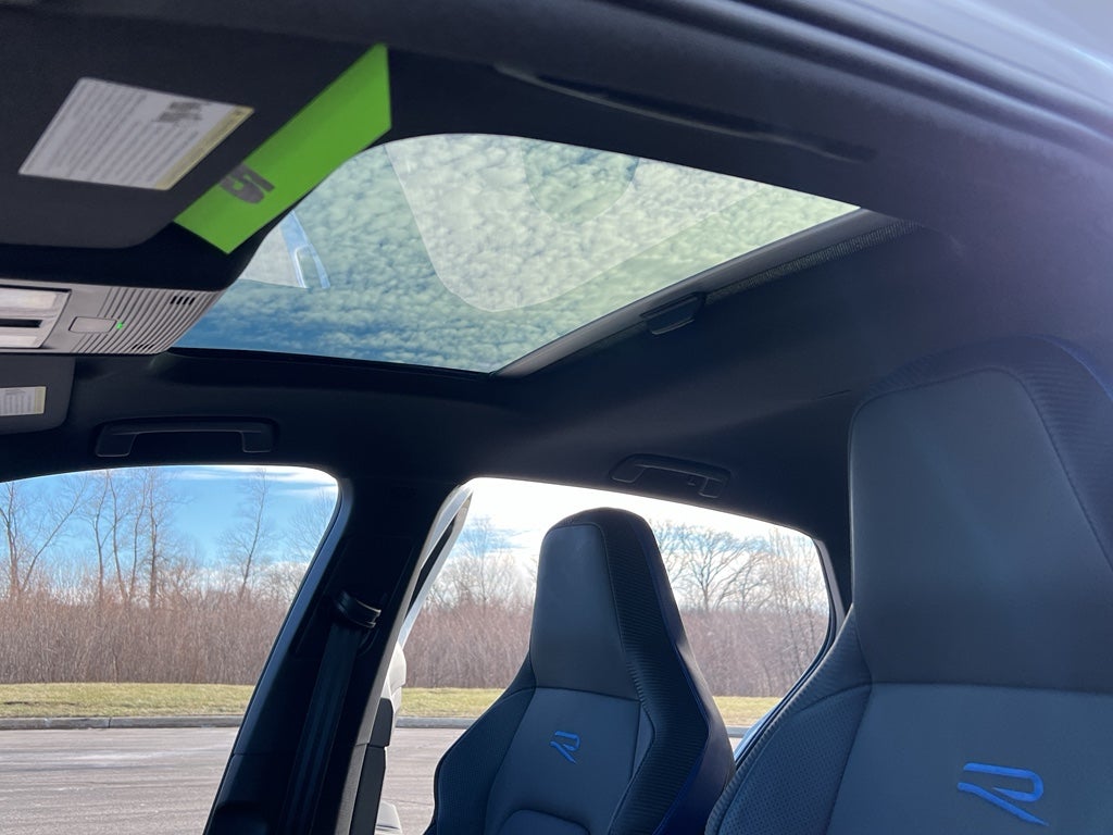 2023 Volkswagen Golf R BASE