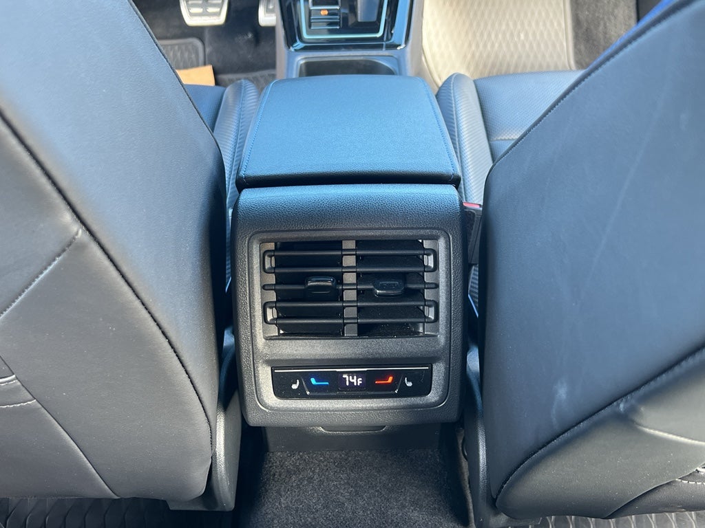 2023 Volkswagen Golf R BASE