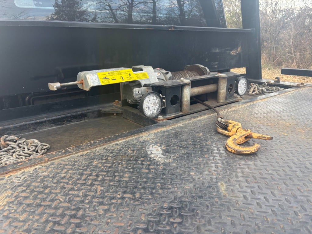 2022 Ford F-550 F Series Super Duty w/ Century 10S Carrier