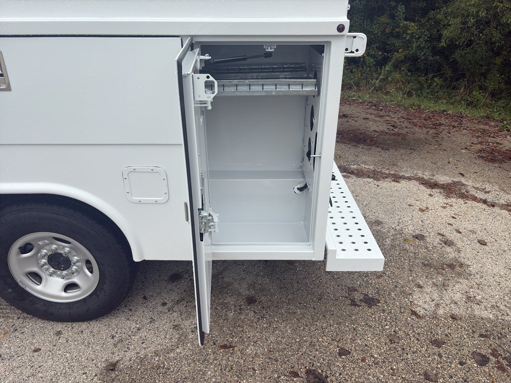 2025 Chevrolet Express 3500 11' Monroe CSV Body