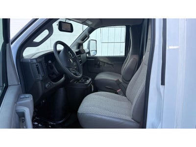 2025 Chevrolet Express 3500 17' Bay Bridge Van Body