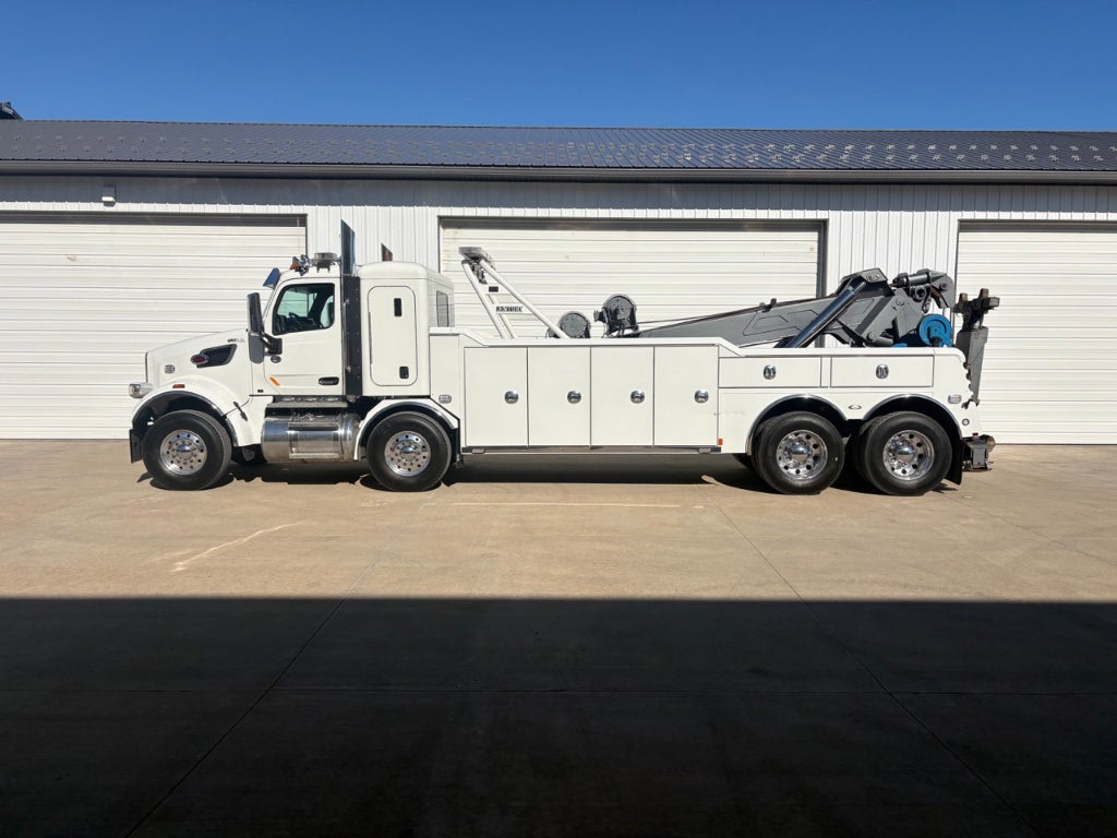 2021 Peterbilt 567 w/ Century 9055XL Wrecker