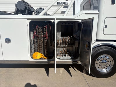 2021 Peterbilt 567 w/ Century 9055XL Wrecker