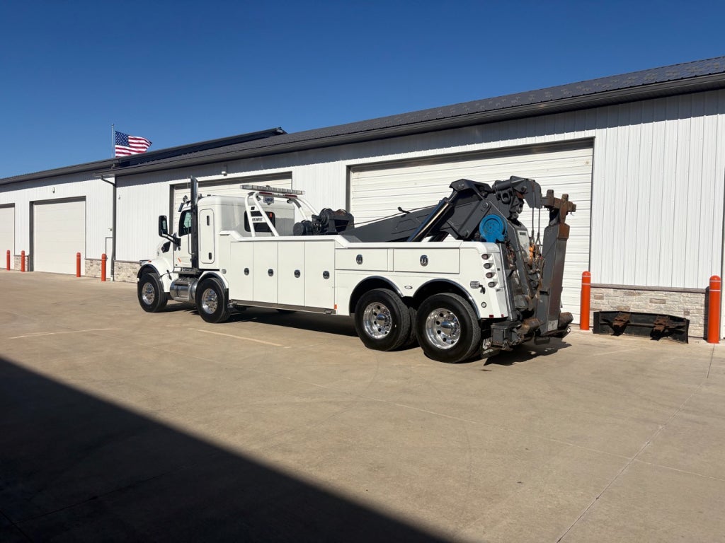 2021 Peterbilt 567 w/ Century 9055XL Wrecker