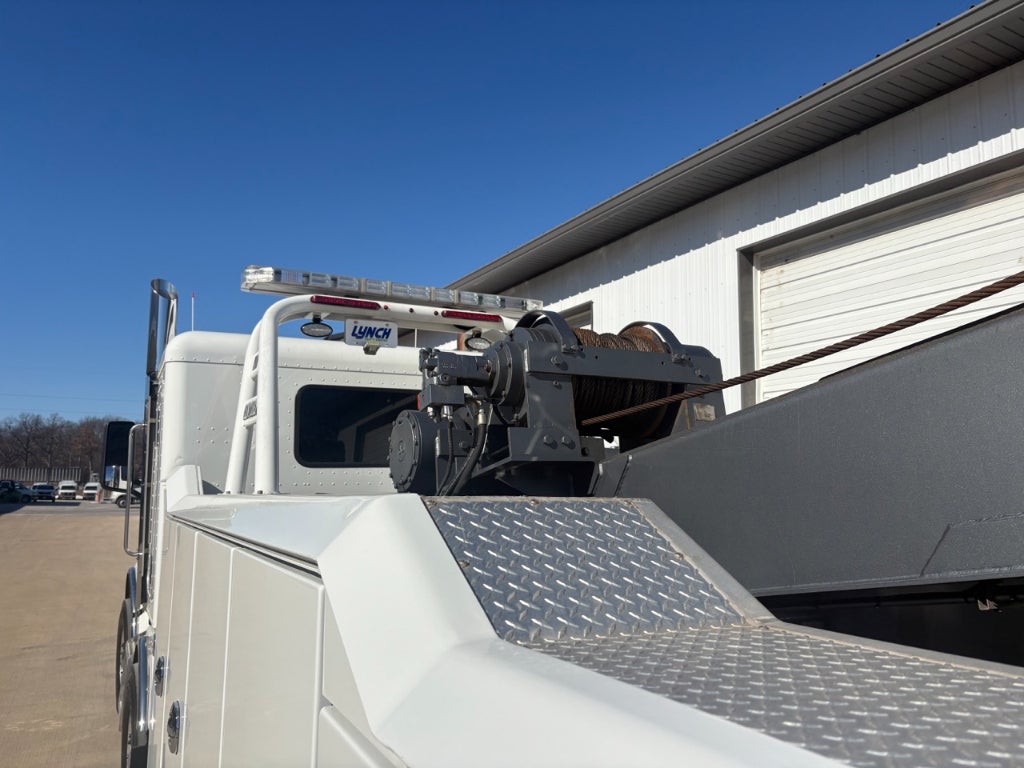 2021 Peterbilt 567 w/ Century 9055XL Wrecker