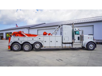 2022 Peterbilt 389 w/ Century 9055XL Wrecker