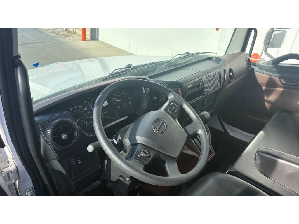 2026 Hino L6 26' ITD Van Body