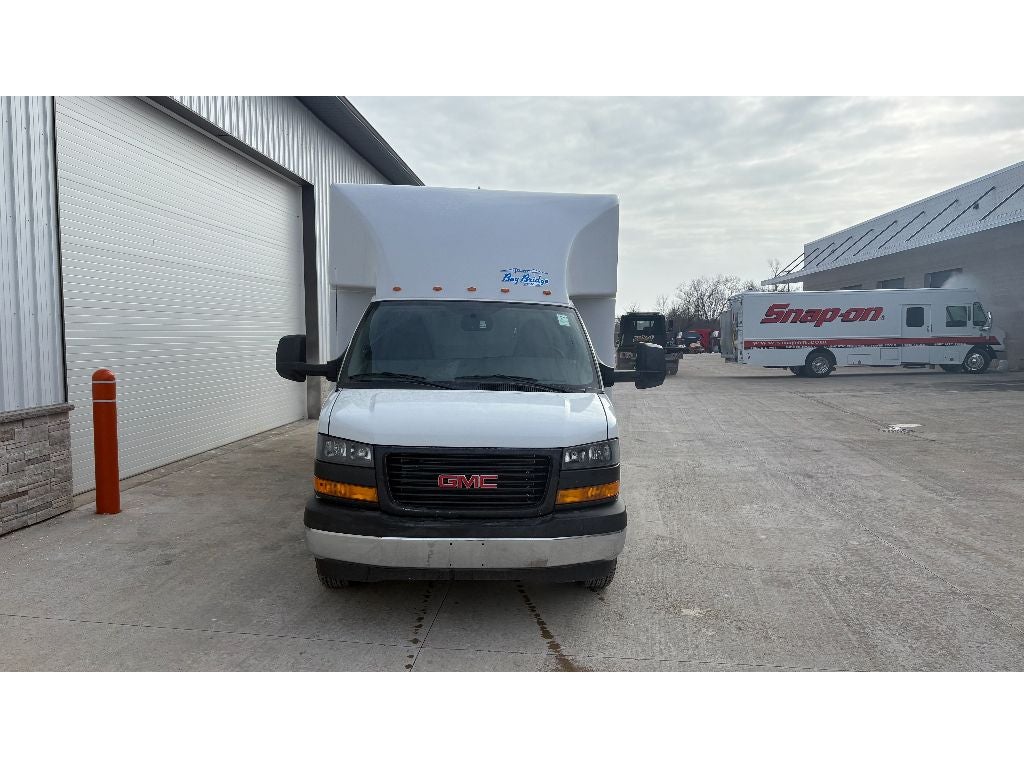 2025 GMC Savana 3500 17' Bay Bridge Van Body