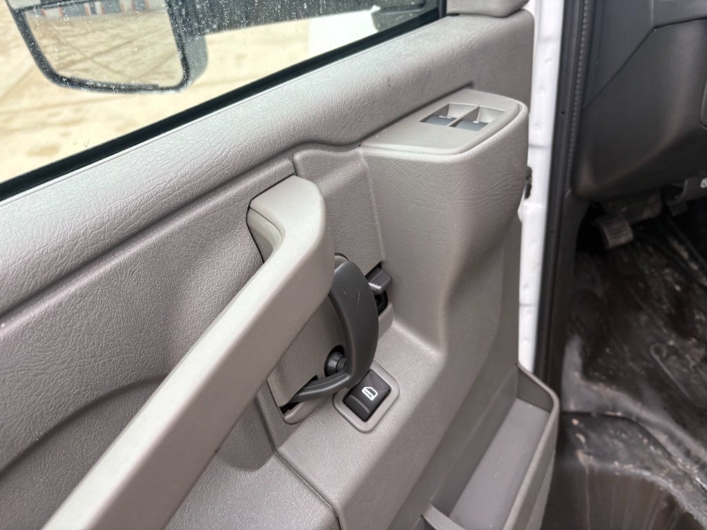 2025 GMC Savana 3500 17' Bay Bridge Van Body