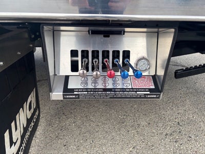 2023 Chevrolet 5500XD w/ Century 10S Carrier