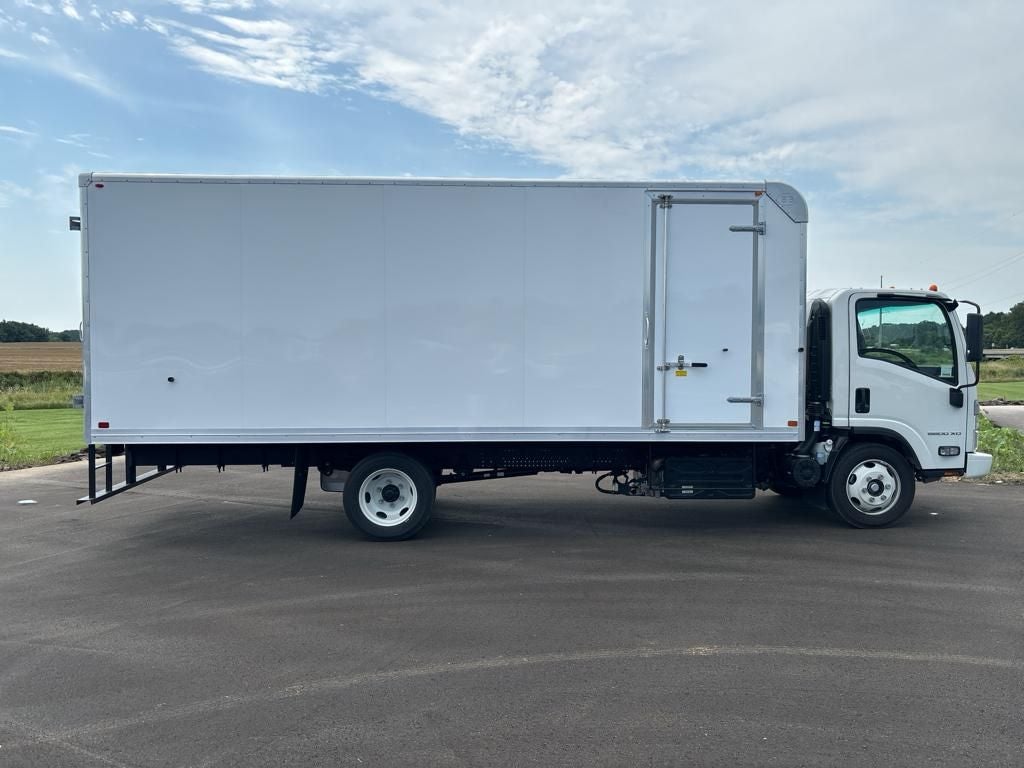 2024 Chevrolet 5500XD 20' Bay Bridge Van Body