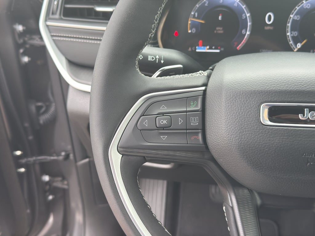 2025 Jeep Grand Cherokee Laredo X Luxury Tech