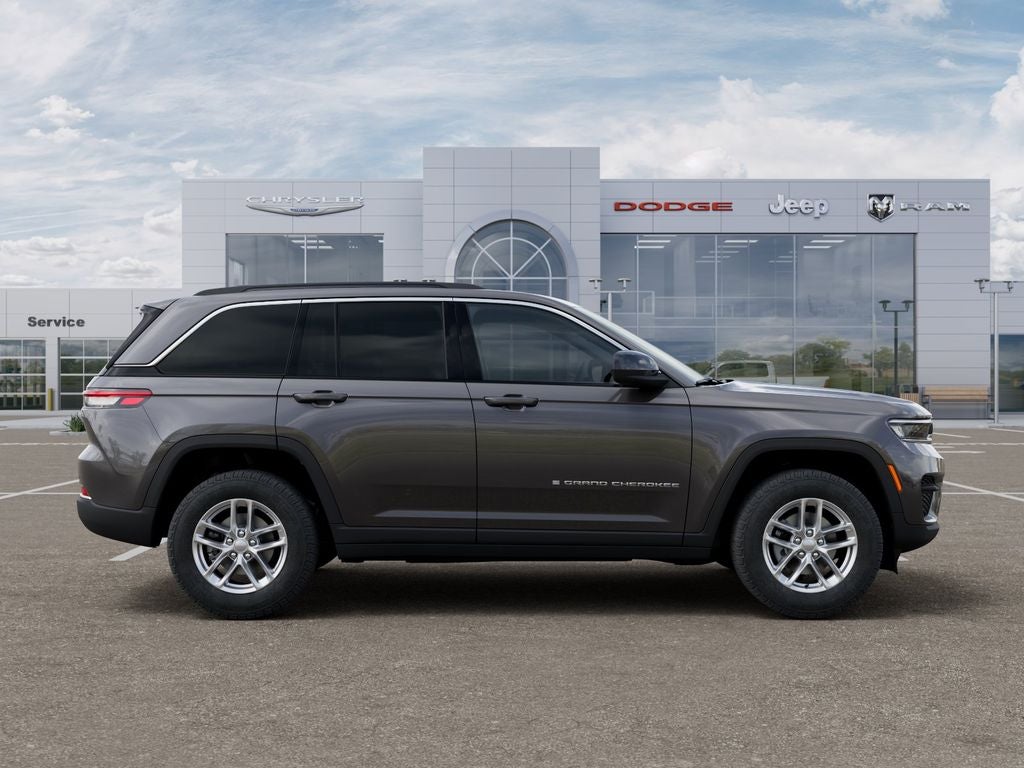 2026 Jeep Grand Cherokee Laredo Thunderdome V6 Power