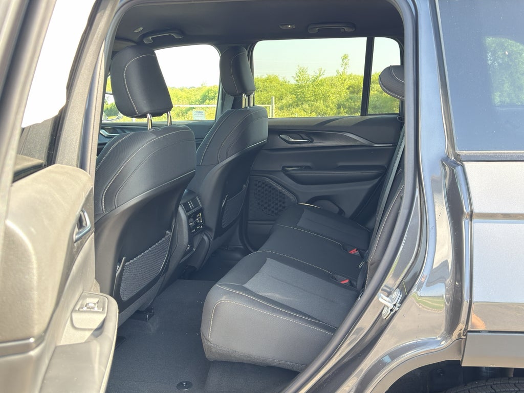 2026 Jeep Grand Cherokee Laredo Thunderdome V6 Power