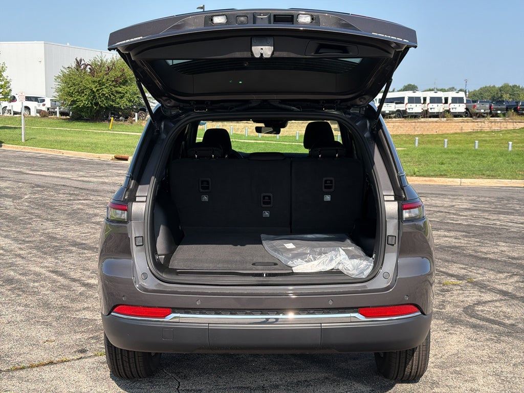 2026 Jeep Grand Cherokee Laredo Thunderdome V6 Power