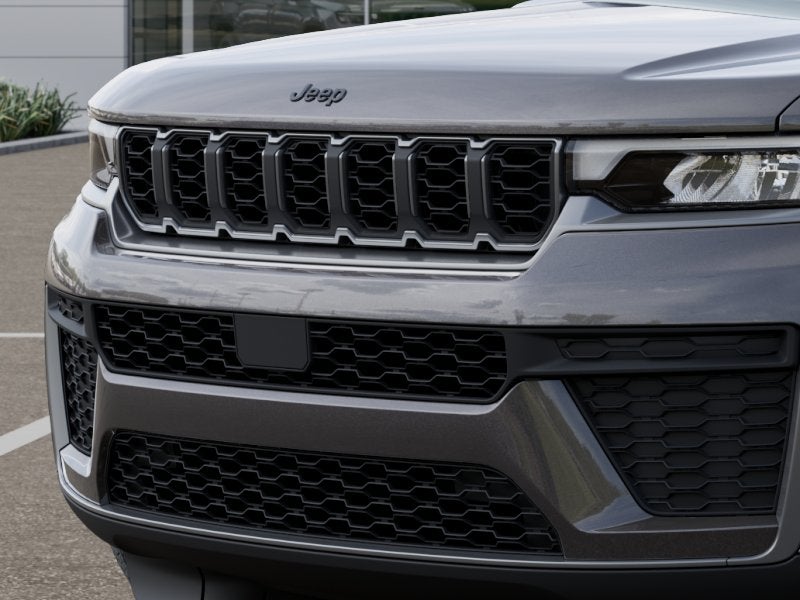 2026 Jeep Grand Cherokee Laredo Altitude Tow Pkg