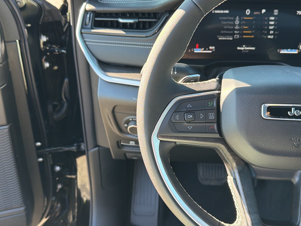 2027 Jeep Grand Cherokee Laredo Altitude