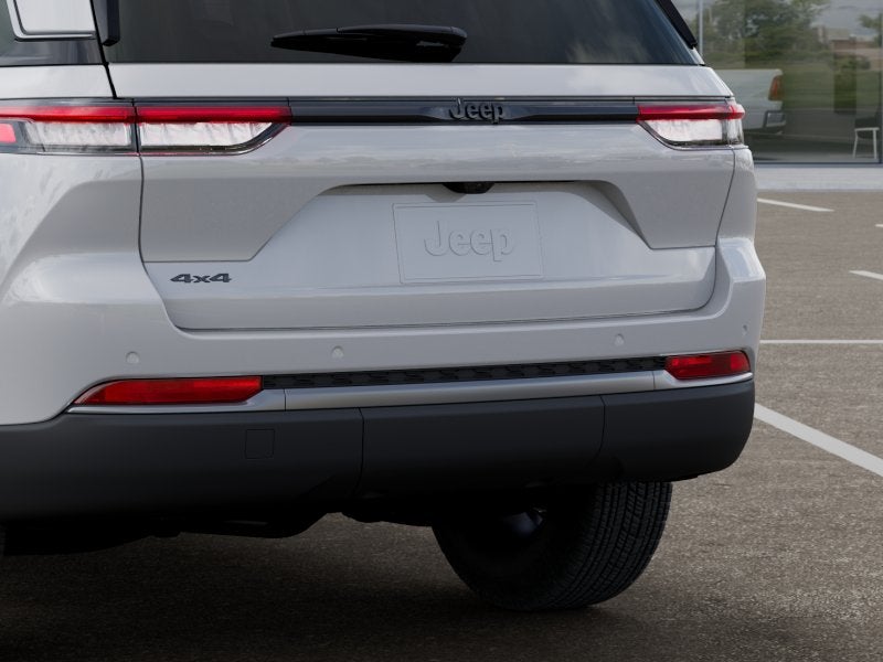 2026 Jeep Grand Cherokee Laredo Altitude Tow Pkg