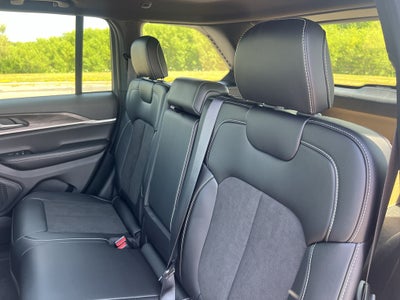 2026 Jeep Grand Cherokee Laredo Altitude