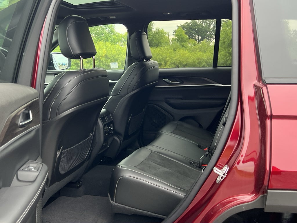 2026 Jeep Grand Cherokee Laredo Altitude