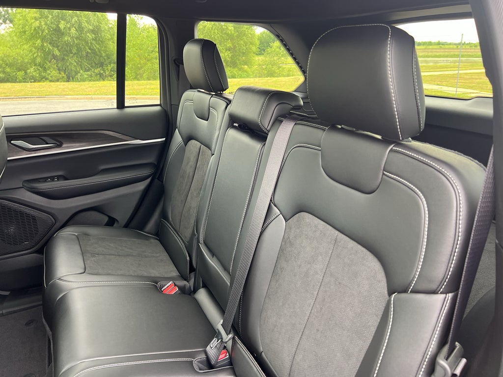 2026 Jeep Grand Cherokee Laredo Altitude