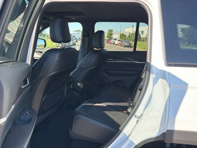 2027 Jeep Grand Cherokee Laredo Altitude