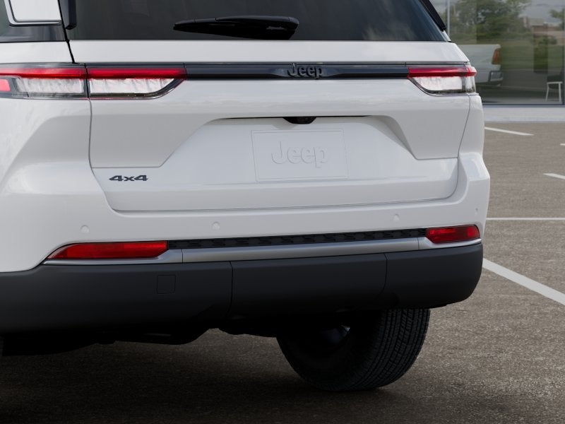 2027 Jeep Grand Cherokee Laredo Altitude