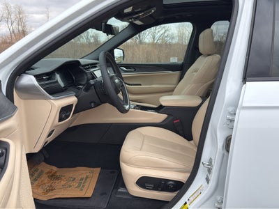 2025 Jeep Grand Cherokee Limited w/Tow & Moonroof