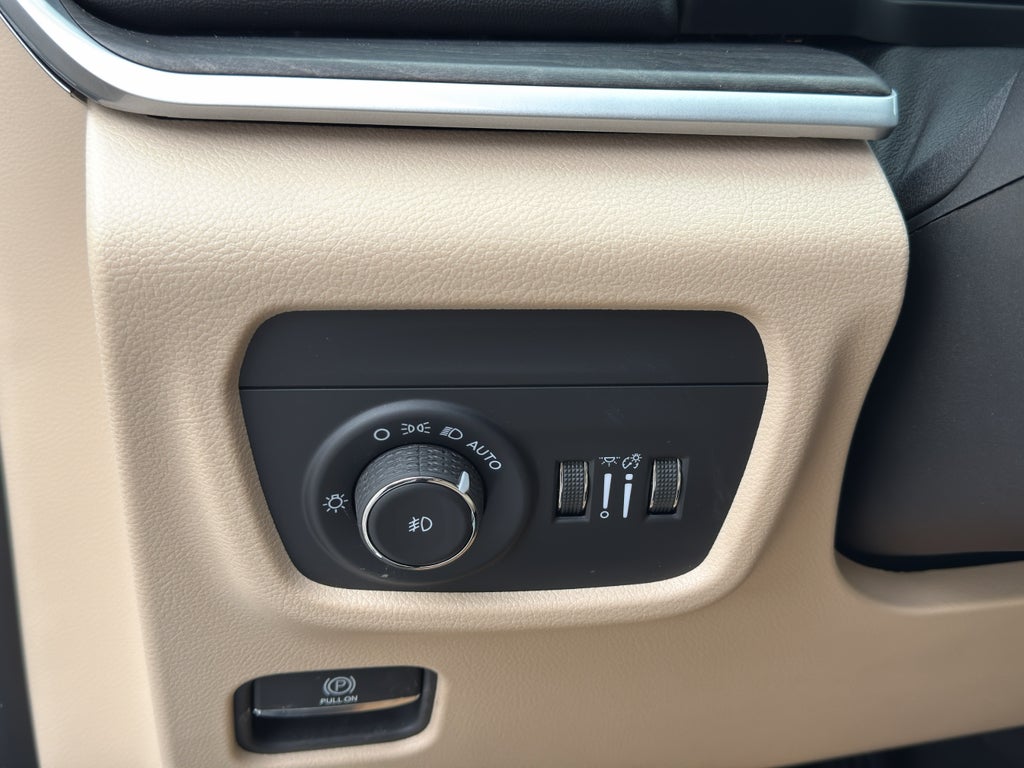 2025 Jeep Grand Cherokee Limited w/Tow & Moonroof