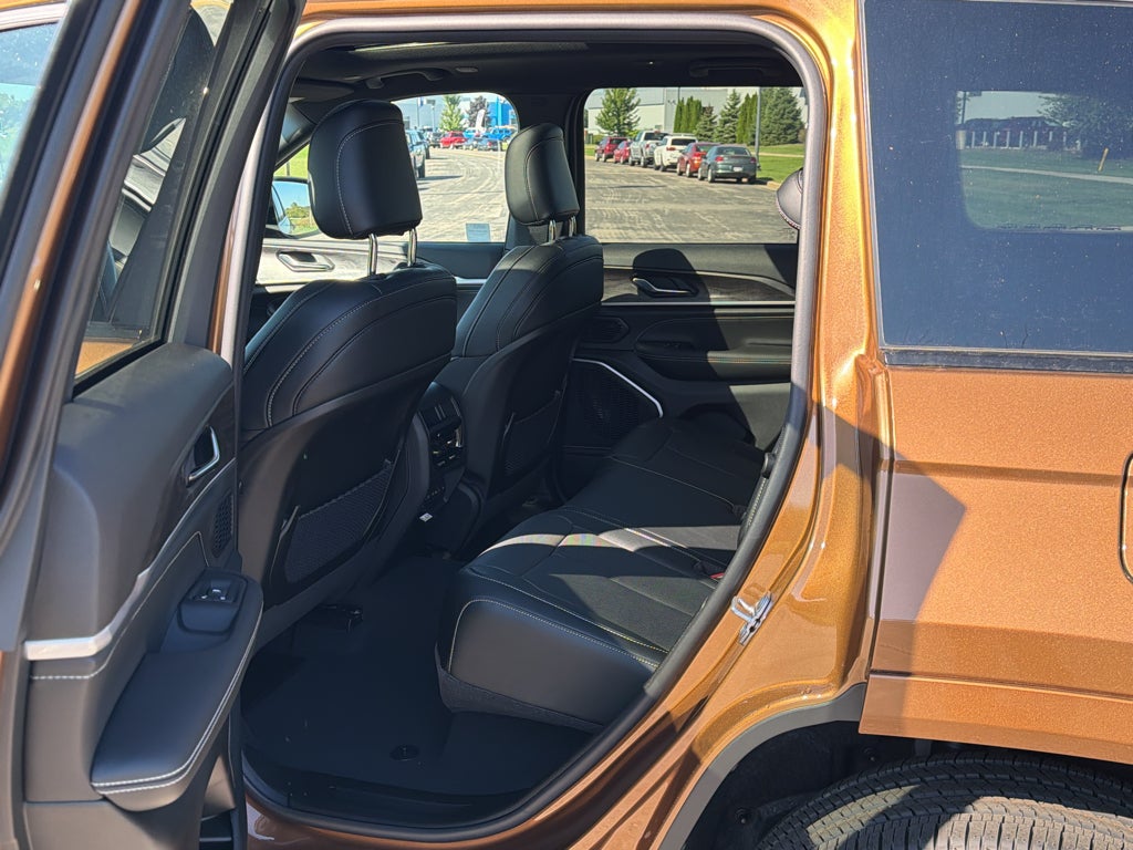 2027 Jeep Grand Cherokee Limited Reserve