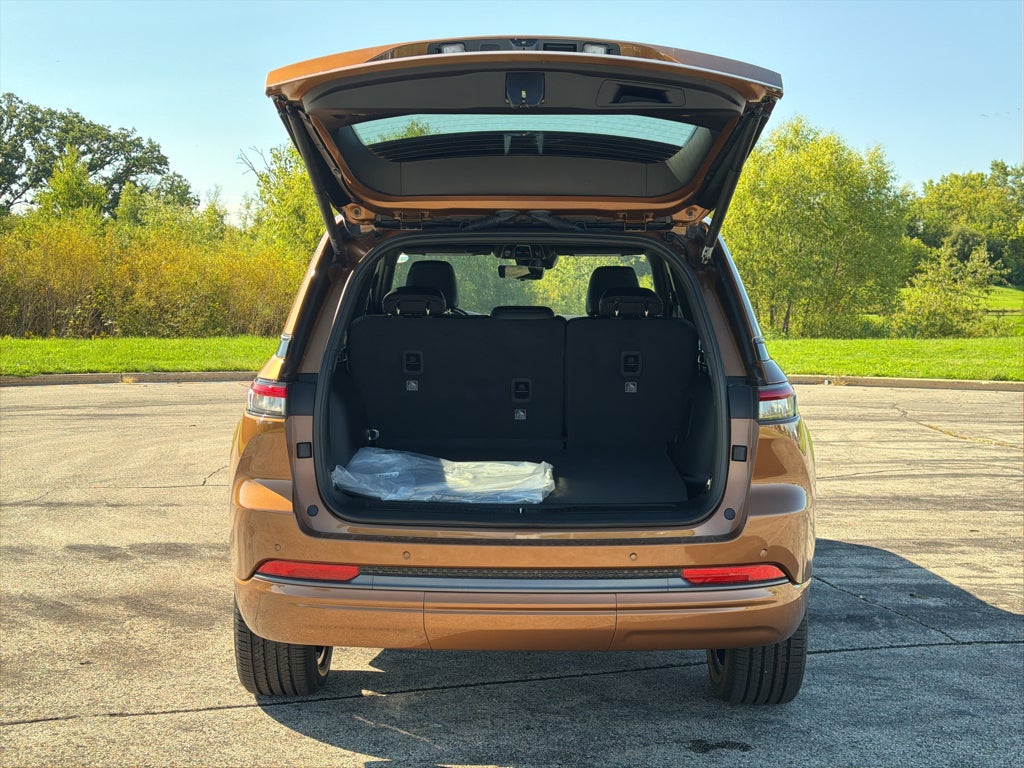 2027 Jeep Grand Cherokee Limited Reserve