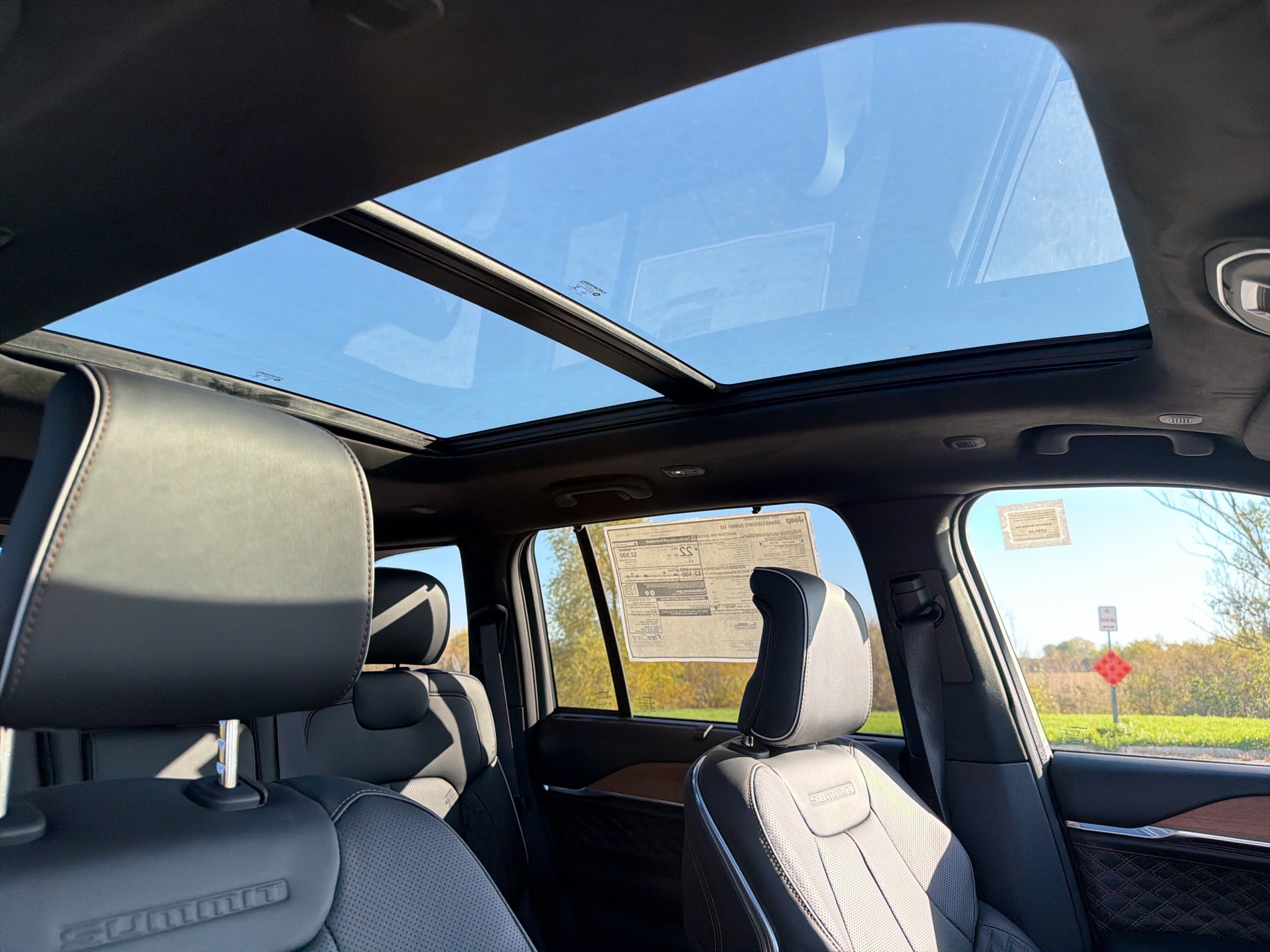 2027 Jeep Grand Cherokee Summit Obsidian