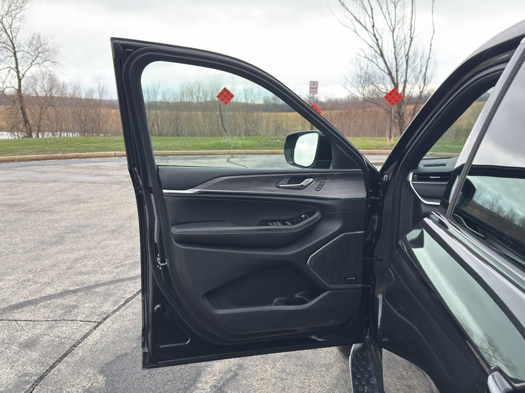 2024 Jeep Grand Cherokee L Overland w/Tow & Entertainment