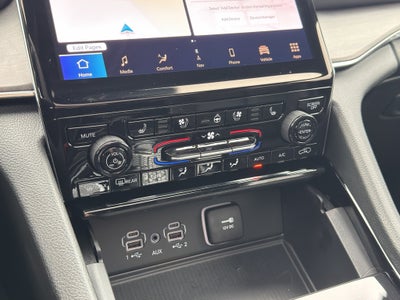 2024 Jeep Grand Cherokee L Overland w/Tow & Entertainment