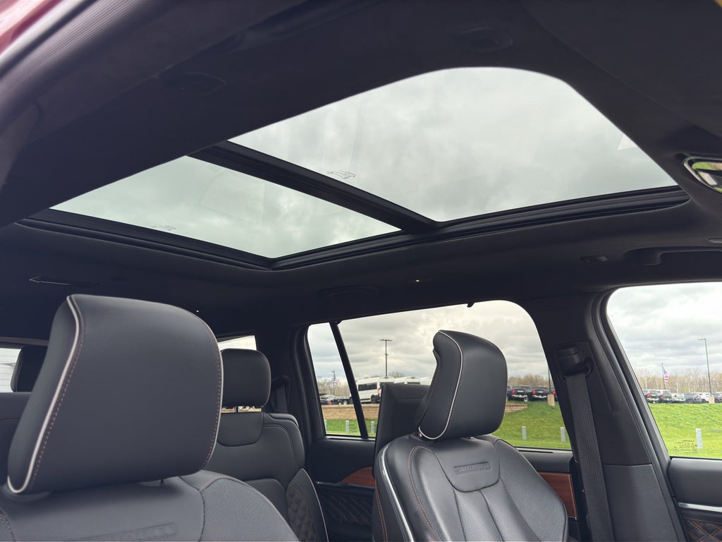 2023 Jeep Grand Cherokee L Summit Reserve w/Entertainment