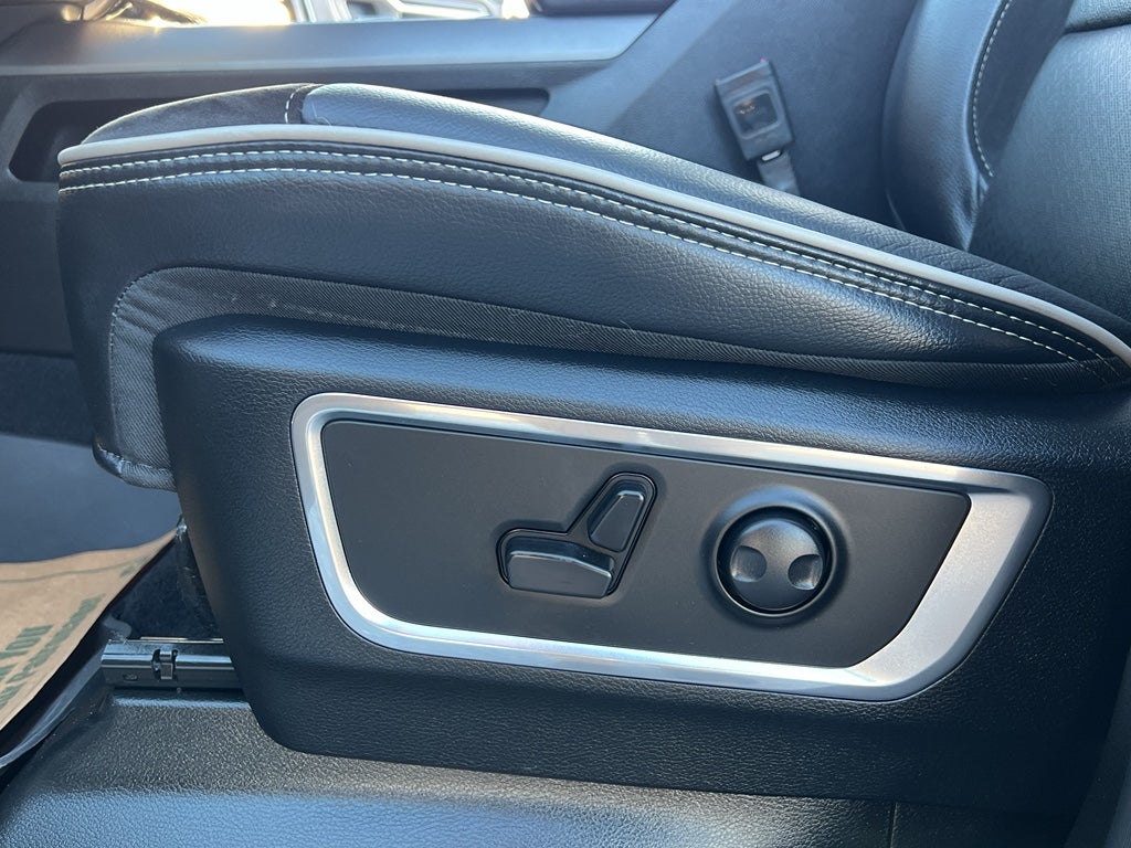 2025 RAM 1500 Laramie Night Edition w/Moonroof