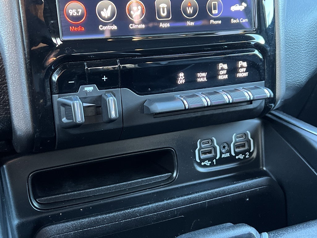 2021 RAM 1500 Laramie Night Edition w/Moonroof